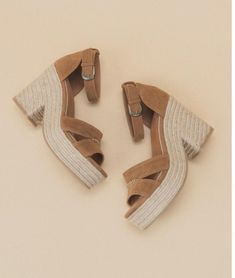 Soft Boho Aesthetic, Heels Sandals Black, Aesthetic Heels, Classy Heels, Footwear Heels, High Heels Classy, Chunky Platform Sandals, Jeans Heels, Heels Aesthetic