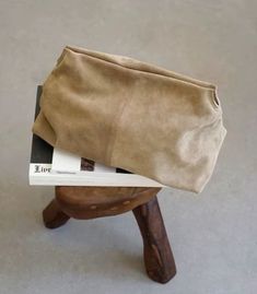 Sacs Tote Bags, Sac Diy, Suede Bag, Suede Clutch, Sand Bag, Mode Inspo, Clean Shoes, Soft Suede