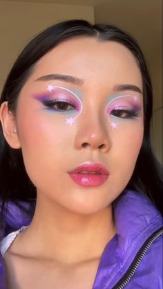 3 Color Eyeshadow Look, Avant Garde Makeup Simple, Fun Purple Makeup, Eyeshadow Looks Color, Graphic Eye Looks, Cute Eye Looks, Makeup Look Ideas Creative, Makeup Creative Ideas, Fun Make Up Looks