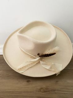 The Layla is a neutral queen. A white, wide brimmed felt hat with florals burned under the brim. She has a simple white ribbon band layered with crochet detailing, a white dried floral sprig and a feather to top it off.  Stiff flat brim, western style felt hat. High quality Shyanne wool felt hat. Standard hat size 7 1/4 White Felt Hat, Neutral Flats, Cowboy Hat Bands, Hat Bar, Hat Bands, Hand Burn, Flat Brim Hat, Cowgirl Hat, Hat Ideas