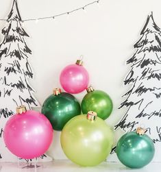 PINK HOLIBALL Kate Spade Christmas Decorations, Bright Color Christmas Tree Ornaments, Tree Ornaments Bright, Hot Pink Christmas Ornaments, Hot Pink Ornaments, Kate Spade Christmas, Bright Pink Ornaments, Shinny Bright Ornaments