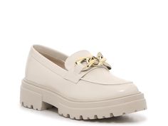 Cream Loafers Outfit, Unholy Matrimony, Professional Fits, Korean Heels, Cream Loafers, Beige Loafers, White Loafers, Loafers Outfit, Timeless Shoes