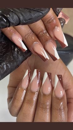 Brown French Tip Nails Design, Brown V French Tip Nails, Thanksgiving Nail Designs Fall Simple, Square Nails Ideas Medium, Classy Brown Nails, Gel Vs Acrylic Nails, Pink And Brown Nails, Brown And White Nails, Gel Vs Acrylic