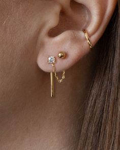 You save $120 and get free shipping with this set. The combinations are endless with this Earring Capsule. This set includes all 8 original essentials designs: Arc ear jackets Chain ear jackets (small) Circle hoop ear jackets Bar ear jackets Ball stud earrings Emerald stud earrings Solitaire stud earrings Stripe stud earrings Handcrafted in 14K gold vermeil - a thick 14K gold layer on sterling silver Emerald cut earrings and solitaire stud earrings are set with premium, lab-created cubic zirconi Classy Ear Piercings Chic, Double Ear Piercing Ideas Simple, Classy Earring Stack, Third Piercing Ideas, Multiple Earrings Inspiration, Three Piercings Ears, Second Ear Piercing Ideas, Earring Set Ideas, Ear Piercings Chain