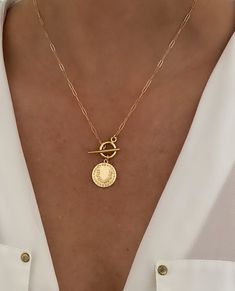 Popular Jewelry Trends 2024, Orders Packaging, Popular Jewelry Trends, Gold Medallion Necklace, Jewelry Wishlist, 2024 Wishlist, Paperclip Chain Necklace, Birthday Jewelry, Gold Medallion