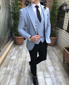 Sona yaklaştığımı düşünürken aşka yaklaşmışım... Aşkına Serisinin İl… #geçkızedebiyatı # Geç Kız Edebiyatı # amreading # books # wattpad Sky Blue Suit, Suits Party Wear, Party Wear Suits, Suits Groom, Tailor Made Suits, Blazer Outfits Men, Mens Business Casual Outfits, Mens Blazer