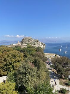 Ταξίδι στη φθινοπωρινή Κέρκυρα με την ιαματική ομορφιά της | Η ΚΑΘΗΜΕΡΙΝΗ