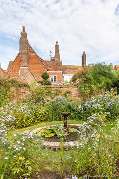 Lamb House Garden in Rye, East Sussex Countryside Of England, South England Aesthetic, East Sussex England, Mermaid Kingdom, Summer Weekend Getaway