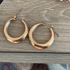 Never Used Spring Hoop Earrings For Everyday, Chic Everyday Spring Jewelry, Hoop Jewelry For Everyday Spring Wear, Chic Small Hoop Earrings For Spring, Elegant Round Hoop Earrings For Spring, Round Spring Hoop Earrings, Spring Hoop Jewelry For Everyday Wear, Spring Round Hoop Earrings, Spring Hoop Jewelry For Everyday