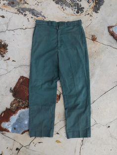 (Refer to measurements below for sizing not tagged size)   Measurements: Waist-31" inseam-27.5"   Condition: Nice fade. Light wear. Waist button was moved to make waist 31", originally 29". Work Trousers, Chinos Pants, Vintage 1970s, Made In Usa, Gender Neutral, Bathing Beauties, Adult Outfits, Display Homes, Trousers