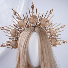 👑 Product Description:  -- Appearance: Gold Glitter Shell Pearl Halo Crown, Witch Jewelry Gift, Zip Tie Jewelry, Beach Wedding Headpiece Gold glitter shell pearl halo crown is a very fashionable crown, with gold sequins and elements of shells, pearls and conch, people will be attracted by its unique charm at a glance, and become one of the highlights of the event, especially suitable for seaside activities, doing The princess of the sea. -- Adjustable size: One size fits most people, ideal for Sea Shell Head Piece, Pearl Crown Mermaid, Sea Shell Accessories, Sea Headpiece, Shells Headpiece, Siren Crown, Shell Outfit, Ocean Crown, Zip Tie Crown