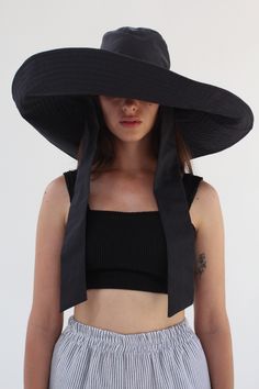 Beklina Voluminoso Tie Hat Black Sunhat Outfit, Big Hats, Veiled Hats, Hat Aesthetic, Oversized Hat, Windy Weather, Large Hats, Petite Outfits, Summer Hats