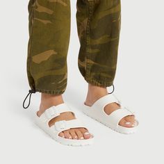 Stand Out In Classic Style With The Birkenstock Arizona Eva Sandals. Rubber Birkenstock Outfit, Birkenstock Outfit Summer, Rubber Birkenstock, Birkenstock White, Birkenstock Arizona Eva, Eva Sandals, Shoes Birkenstock, Arizona Eva, Birkenstock Outfit