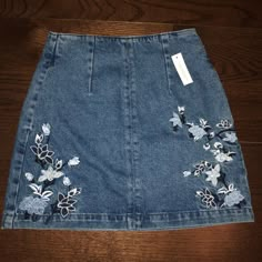 Bnwt Topshop Flower Embroidered Denim Skirt, Size 6 Cheap Vintage Mini Denim Skirt, Printed Denim Skirt, Jean Skirt Sewing Pattern, Embroidered Jean Skirt, Casual Embroidered Mini Skirt For Spring, Casual Denim Skirt With Floral Embroidery, Spring Dark Wash Mini Skirt, Spring Embroidered Denim Skirt, Denim Skirt With Floral Embroidery