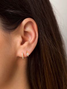 "Tiny huggie earrings with 1 prong-set white cubic zirconia diamond stone. Understated and elegant, these dainty hoops will mix and match effortlessly with other earrings and are perfect for everyday wear. *Sold individually (1 hoop) or by pair (2 hoops). * D E T A I L S * ∙ Material: .925 Sterling Silver or 18K Gold Plated over .925 Sterling Silver ∙ Stone: White Zirconia ∙ Dimensions: Inner diameter: 8mm ∙ Hypoallergenic & nickel-free * P A C K A G I N G * ∙ All jewelry is sent out beautif Small Huggies Earrings, Dainty Silver Earring, White Gold Small Earrings, Simple Small Dangle Earrings, Small Dainty Earrings, Delicate Earrings Gold, Drop Down Earrings, Simple Dainty Earrings, Classic Earrings Simple