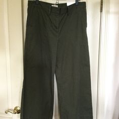 Never Worn, Loft Outlet Wide Leg Pants, Just Above The Ankle, Classic Olive Color. 4 Pockets. All Measurements In Pictures. Size 12. Discounted Shipping! Offers Welcome. Cotton Cropped Leg Capris For Work, Cotton Workwear Capris With Cropped Legs, Cotton Workwear Capris, Green Cropped Leg Bottoms For Work, Workwear Ankle-length Cotton Capris, Wide-leg Cotton Capris For Work, Green Wide Leg Pants For Business Casual, Green Wide Leg Casual Pants For Business Casual, Green Cotton Wide Leg Work Pants