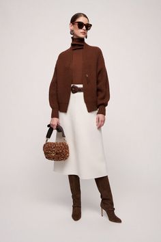 066, Autumn Outfits Skirt Boots, Ingenue Outfits Winter, Autumn Fashion 2024 Women, How To Style Brown Skirt, Aw24 Fashion Trends, Clasic Cloths Woman, 2024 Winter Trends, White Winter Skirt, Skirt Office Style