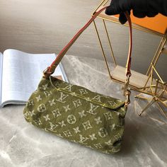 ADC Fashion Lu-Vi bags - 1618 A+ Excellent Quality copies; Contact us if you've any questions in your mind. Lv Bags, Timeless Handbag, Vuitton Bag, Stylish Bag, Lv Bag, New Instagram, Cute Bag, New Handbags, Monogram Canvas