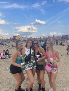 Parklife Outfit Ideas, Park Life Festival, Park Life Festival Outfits, Trnsmt Festival Outfit, Parklife Festival Outfit, Longitude Festival Outfits, Lalapalooza Outfits, Gov Ball Outfits, Parklife Outfit