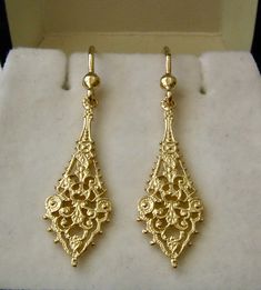 100% AUSTRALIAN MADE BRAND NEW GENUINE SOLID 9ct YELLOW GOLD  VINTAGE STYLE FILIGREE DANGLE EARRINGS Stunning, Beautifully Crafted with PRECISION and DETAIL  GENUINE SOLID GOLD   NOT FILLED   NOT PLATED  NOT HOLLOW HALLMARKED (Stamped) 9ct   Earring Width : 10 mm (widest point) Earring Length : 28 mm (not including hook)  34 mm (including hook) Earrings Weight : 2.4 grams approx. Our QUALITY is GUARANTEED. Buy with confidence. If you are not satisfied for any reason you can return it for a full Gold Earrings Vintage, Faberge Jewelry, Gold Jewellry, Earrings Dangle, Vintage Jewellery, Hook Earrings, Vintage Stil, Cute Jewelry, Vintage Earrings