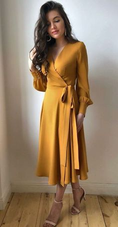 Stylish Short Dresses, Classy Dress Outfits, Stylish Dress Designs, Looks Chic, Classy Dress, Elegant Outfit, Yellow Dress, Simple Dresses