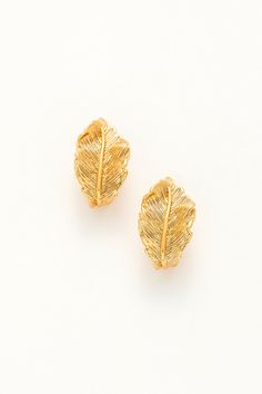 Channeling nature vibes with these earrings - so chill! Nature-inspired Leaf-shaped Earrings, Nature-inspired Earrings For Everyday, Nature-inspired Leaf Earrings For Everyday, Nature-inspired Everyday Pierced Earrings, Trendy Leaf-shaped Earrings For Gifts, Elegant Neutral Drop Earrings, Elegant Natural Color Drop Earrings, Gold Nature-inspired Earrings For Everyday, Nature-inspired Gold Earrings For Everyday