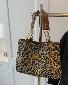 The unique leopard print design makes every detail full of charm, and it can be easily matched for both casual and formal occasions. This bag is not only a fashionable choice, but also a practical must-have item! FEATURES Fashionable leopard print design: unique leopard print pattern, adding a sense of fashion, versatile in various styles. One-shoulder design: easy to carry, suitable for daily travel. Underarm bag style: fits under the armpit, free hands, more convenient to use. High-quality fab Leopard Print Large Capacity Shoulder Bag For Travel, Large Capacity Leopard Print Shoulder Bag For Travel, Large Capacity Leopard Print Tote Shoulder Bag, Trendy Leopard Print Tote Bag, Leopard Print Shoulder Bag With Animal Design, Leopard Print Large Capacity Shoulder Bag For Everyday Use, Trendy Rectangular Leopard Print Bags, Leopard Print Tote Shoulder Bag For Daily Use, Rectangular Leopard Print Shoulder Bag For Daily Use