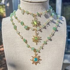 "Sun Green Aventurine Crystal Necklace/Gemstone Choker/Hippie Boho Crystal Jewelry/Wire Wrapped Crystal Necklace w/sun Charms/Handmade/Gift - Choker style crystal necklace with Green Aventurine Crystal Chip Beads and sun charm - Length is 15\",16\", 17\", 18\" and 19\"  - Materials: Gold plated copper wire, natural Green Aventurine crystals and, brass charms Check other styles in my shop: https://www.etsy.com/listing/1495642204/carnelian-sun-charm-wire-wrapped-gold?click_key=767e5654fd339a2ab4b9 Mitski Concert, Wire Wrapped Crystal Necklace, Wrapped Crystal Necklace, Bijoux Fil Aluminium, Wire Wrapped Crystal, Green Aventurine Crystal, Gemstone Choker, Aventurine Crystal, Boho Crystal