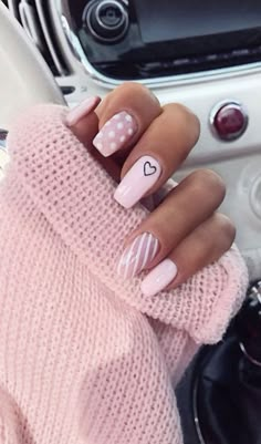 We’re entering a new year and heading to a new season. A season of soft, romantic and feminine , it’s a spring season. So... Nails Yellow, Nagellack Trends, Romantic Nails, Valentine Nails, Simple Acrylic Nails, Pretty Nail Art Designs, Best Nail Art Designs