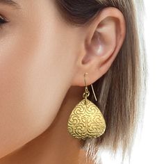 Add a touch of elegance to any outfit with our Nu Gold Triangular Arabesque Drop Earrings ✨ These embossed damask brass dangle earrings make the perfect 21st wedding anniversary gift for her 💍 Show your wife how much you care with these stunning earrings 💕 Now selling for just $35.00 💰 #arabesque #dangleearrings #embossedjewelry #weddinganniversarygift #giftideas Elegant Brass Earrings With Artistic Design, Engraved Drop Earrings For Wedding, Engraved Dangle Earrings For Wedding, Elegant Teardrop Jewelry For Ceremonial Occasions, Elegant Teardrop Jewelry For Ceremonies, Elegant Ceremonial Teardrop Jewelry, Gold Teardrop Earrings With Artistic Design, Gold Teardrop Jewelry With Artistic Design, Artistic Design Gold Jewelry For Weddings