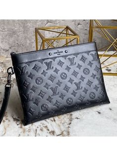 Gender: Women Brand: LOUIS VUITTON Product Name: Pochette To Go Black M81570 Clutch Bag Bags Alora Code: 85863378 Origin: France Luxury Black Clutch For Shopping, Designer Black Clutch Wallet, Luxury Black Envelope Clutch, Louis Vuitton Multi Pochette Accessoires Black, Lv Pochette, Black Clutch With Detachable Handle, Crossbody Shape, Louis Vuitton Pochette, Product Name, Handbag Backpack