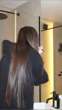 Brown Hair Inspo, Brunette Girl, Shiny Hair, Aesthetic Hair, Hairstyles Haircuts