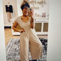 New1xboho Chic Cream Wide Leg Jumper Jumpsuit With Pockets- Plus Size Gorgeous & Unique Wide Leg Jumpsuit Fabulous Cream Color & Figure Flattering Fit Easy, Breezy Boho Chic Energy Style Meets Ultimate Comfort 1x - 18/20- Stretchy- Can Be Sized Up Or Down Approx. Hand Measurements: Bust 40”+ Length 32” Machine Wash Cold/Hang Dry Made In The Usa Handpicked With Love Boutique Piecenwt Love, Cj Posh Ambassador Est. 2018 -Top Seller -Top Sharer 300+ Love Notes Over 480+ Orders Confidently Sharing Qu Plus Size Romper Outfit, Bohemian Jumpsuit, Wide Leg Jumper, Casual Comfy Outfit, Plus Size Romper, Bow Detail Dress, Romper Outfit, One Clothing, Distressed Black Jeans