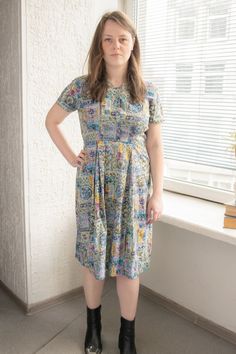 Vintage 70's multicolour patterned midi cotton dress. UK size not written but looks flexible like 12-14. Model size on the photo is 14. measurements: length 43 inches, sleeve 7 inches, chest 43 inches, waist 34 inches, hips 52 inches. Retro Short Sleeve Patterned Dress, Retro Patterned Short Sleeve Dress, Retro Patterned Dress With Short Sleeves, Retro Multicolor Midi Dress, Retro Cotton Short Sleeve Midi Dress, Retro Fitted Multicolor Midi Dress, Fitted Multicolor Retro Midi Dress, Fitted Retro Multicolor Midi Dress, Retro Knee-length Midi Dress