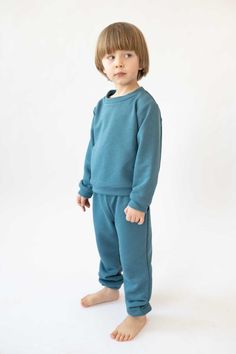 Sofa Killer trendy, playful, basic unisex kids pullover / sweatshirt BLUE STONE in light blue colour. Is your mini-me already the best dressed kid around? Well, make sure you add an extra layer of adorable with this super comfy SofaKiller round neck sweatshirt with long sleeves! Possible matching two-piece set with trousers or shorts. Oh, and we're not saying you should get all your family matching clothing...but we're totally suggesting it. After all, they are so soft it's impossible to get out Basic Blue Fleece Sweatshirt, Long Sleeve Sweatshirt For Playwear In Fall, Long Sleeve Sweater For Winter Playwear, Blue Long Sleeve Sweatshirt For Loungewear, Blue Winter Sweatshirt For Playwear, Cotton Long Sleeve Sweater For Playwear, Long Sleeve Cotton Sweater For Playwear, Light Blue Long Sleeve Sweatshirt For Loungewear, Winter Crew Neck Sweatshirt For Playwear