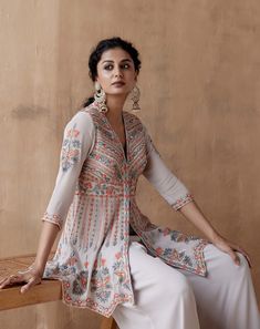 Editor's Note Introducing a graceful gray kurta adorned with intricate floral thread embroidery, elegantly highlighted with various embellishments. This captivating ensemble is paired with a stylish sharara, creating a sophisticated and elegant look perfect for special occasions or cultural events. The combination of the detailed embroidery and the classic silhouette of the sharara adds a touch of timeless beauty, making this outfit a tasteful choice for those who appreciate classic elegance wit Floral Thread Embroidery, Kurta And Sharara Set, Kurta And Sharara, Embroidery Kurta, Detailed Embroidery, Dresses Indian, Sharara Set, Cultural Events, Thread Embroidery