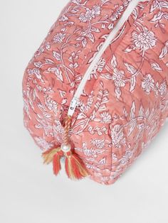 Travel Toiletry Bag, Floral Pink Makeup Bag Organized Makeup Bag, Skincare Pouch, Preppy Makeup Bag, Vines And Flowers, Pink Makeup Bag, Cute Makeup Bags, Pinterest Contest, Boat Fashion, Travel Toiletry Bag