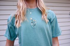 *Comfort Colors T-Shirt Brand *LIGHT GREEN COLOR *Embroidered Wildflower *Very soft thicker material *Adult Unisex MEDIUM  *HANDMADE W LOVE *(undershirt not included) Green Cotton Top With Floral Embroidery, Cute Green Embroidered Tops, Casual Long Sleeve T-shirt With Floral Embroidery, Green Cotton Top With Embroidered Graphics, Casual Green Tops With Embroidered Graphics, Casual Green Top With Embroidered Graphics, Green T-shirt With Floral Embroidery For Spring, Spring Green T-shirt With Floral Embroidery, Green Floral Embroidery T-shirt For Spring