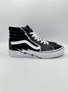 Vans Shoes Fashion, Mastermind Japan, Tenis Vans, Vans Style, Vans Sk8 Hi, Sk8 Hi, Shoe Show, Vans Sk8, Lightning Bolt