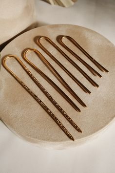 Strong and sturdy in thick gauge wire, these modern textured hair pins will hold even the heavies tresses in place all day long. Simply wrap your hair in a bun or a french twist, and weave in the fork to lock the style securely. Each fork is shaped and hammered by hand, and tumbled for hours for a beautiful shine.  METAL:  - Brass / Copper / Rustic Copper / German Silver. German silver is a non-tarnish copper alloy (60%) with zink (20%) and nickel (20%). It is absolutely lead free and contains n Minimalist Hair Accessories, Hair In A Bun, Minimalist Hair, Bun Holder, Thick Curly Hair, Hair Fork, French Knots, Jewelry Care Instructions, Hair Slide