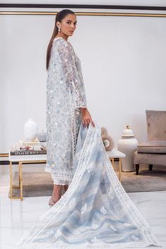 Key Hole Neckline, Organza Kurta, Sania Maskatiya, White Floral Embroidery, Printed Organza, A Sky, Website Features, Organza Dupatta, Scalloped Lace