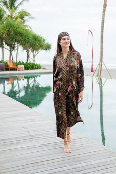 The perfect gift for anyone who loves the finer moments in life, this soft and sexy kimono robe is crafted by hand with strong attention to detail. With a gorgeous print and exclusive stitches, it's perfect for an extended variety of use. Elevate your kimono experience with the luxurious touch of our blended silk viscose fabric. This exquisite material harmoniously combines the elegance of silk with the comfort of viscose, resulting in a fabric that drapes effortlessly and exudes a subtle sheen. Silk Long Kimono For Loungewear, Printed Sleepwear With Kimono Sleeves For Loungewear, Floral Print Long Sleeve Sleep Kimono, Long Printed Robe For Loungewear, Silk Kimono With Floral Print For Loungewear, Long Floral Print Robe For Loungewear, Daywear Kimono With Kimono Sleeves For Beach, Beachwear Kimono With Kimono Sleeves For Daywear, Long Printed Kimono For Loungewear