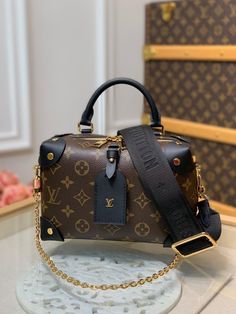 Louis vuitton Petite Malle Souple Monogram Canvas Black For Women, Women’s Handbags 7.9in/20cm LV M45571 Rep 1:1 The distinctive Petite Malle Souple is a soft handbag steeped in the House history. The Monogram canvas, riveted corners, and name tag all evoke Louis vuitton’s legacy as a trunk maker. A gold-color nautical chain and wide removable strap, with Louis vuitton Malletier embroidered on it, bring up-to-the-minute style. 20 x 14 x 7.5 cm / 7.9 x 5.5 x 3 inches (Length x height x widt Louis Vuitton Petite Malle, Luxury Bags Collection, Embroidered Handbag, Trunk Bag, Lv Bags, Luxury Purses, Jewelry Luxury, Lv Handbags, Anime Dress