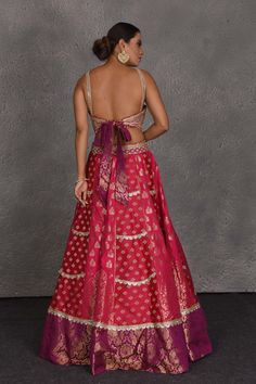 Flaunt your Indian style on festive and wedding occasions in this exquisite pink and purple Banarasi embroidered lehenga. The lehenga comes with a matching dupatta. Suit Sharara, Lehenga With Dupatta, Sharara Suits, Designer Lehengas, Lehenga Online, Embroidered Lehenga, Fashion Journals, Designer Dresses Casual, Traditional Fabric