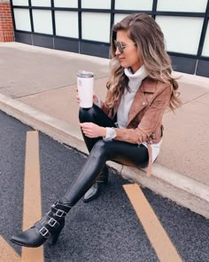 What To Wear With Leather Leggings, Faux Leather Leggings Outfit, Black Leather Leggings, Vegan Leather Leggings, Black Faux Leather Leggings, Fall Leggings