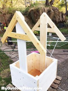 the wooden structure is being constructed to look like an arrow