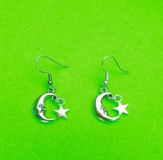 -Stainless steel hooks-Message with any questions FOLLOW US ON INSTAGRAM: @shop_alienbratzCHECK OUT OUR PIN SHOP:https://www.etsy.com/shop/electricnostalgic Bird Eyes, Stars Earrings, Earrings Funky, Bride Of Chucky, Whimsical Jewelry, Moon And Star Earrings, Funky Earrings, Rave Festival, Themed Jewelry