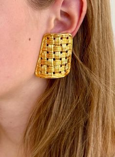 Vintage 90's Gucci gold tone basketweave clip on earrings Stamped "GUCCI / Made in Italy / 1993" Height: 1-5/8" Width: 1-3/8" Good vintage condition with minor wear to gold tone finish on clip backings NOTE: Please bear that in mind that, when you purchase vintage, it might not be perfect, but it will be authentic.  No returns will be accepted on vintage items so make sure that you read the description and look at the pictures before committing to a purchase.  Please contact me if you have addit Elegant Gold Woven Earrings, 90s Gucci, Italian Designer, Italian Design, Basket Weaving, Clip On, Statement Earrings, Clip On Earrings, Gold Earrings