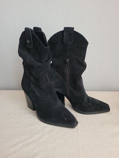 "Vintage black suede mid calf cowgirl boots with chunky heels for women.  Side half zippers, buckles on bootleg top. Subtle cowgirl/cowboy style. Fabric lining. Brand: Steve Madden (Made in Indonesia) Condition: used condition, great, without damages.  Sizes:  EU 37 (labeled), US 6.5 measurements: outsole length 26 cm / 10.1\" in heels height 9 cm/ 3.5\" in boots total height with heels 26 cm / 10.1\" in bottom sole width in widest place 9 cm / 3.5\" in" Western Mid-calf Boots With Wide Calf And Block Heel, Western Style Wide Calf Mid-calf Boots With Block Heel, Western Style Mid-calf Boots With Block Heel, Western Mid-calf Heeled Boots With Stacked Heel, Black Western Knee-high Boots With Square Toe, Suede Moto Ankle Boots For Rodeo, Western Style Suede Ankle Boots, Western Black Boots With Block Heel, Western Suede Ankle Heeled Boots