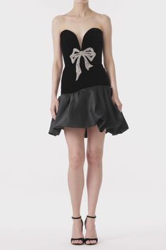 Strapless Velvet Cocktail Dress – Monique Lhuillier Mikado Fabric, Tulle Cocktail Dress, Bow Embroidery, Bodice Applique, Fall 2023 Ready To Wear, Velvet Cocktail Dress, 2023 Ready To Wear, Bubble Hem, Monique Lhuillier